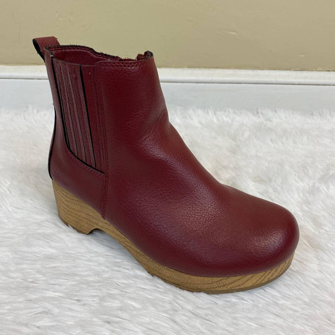 Red Chelsea clog boot with 1.75