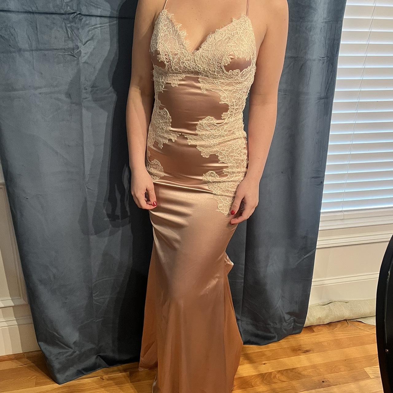 Lulus dress • size 4 • there are a few small stains... Depop