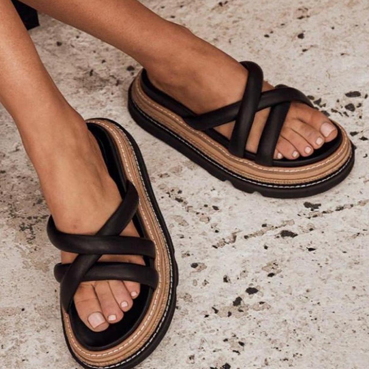 dr martens black maccy