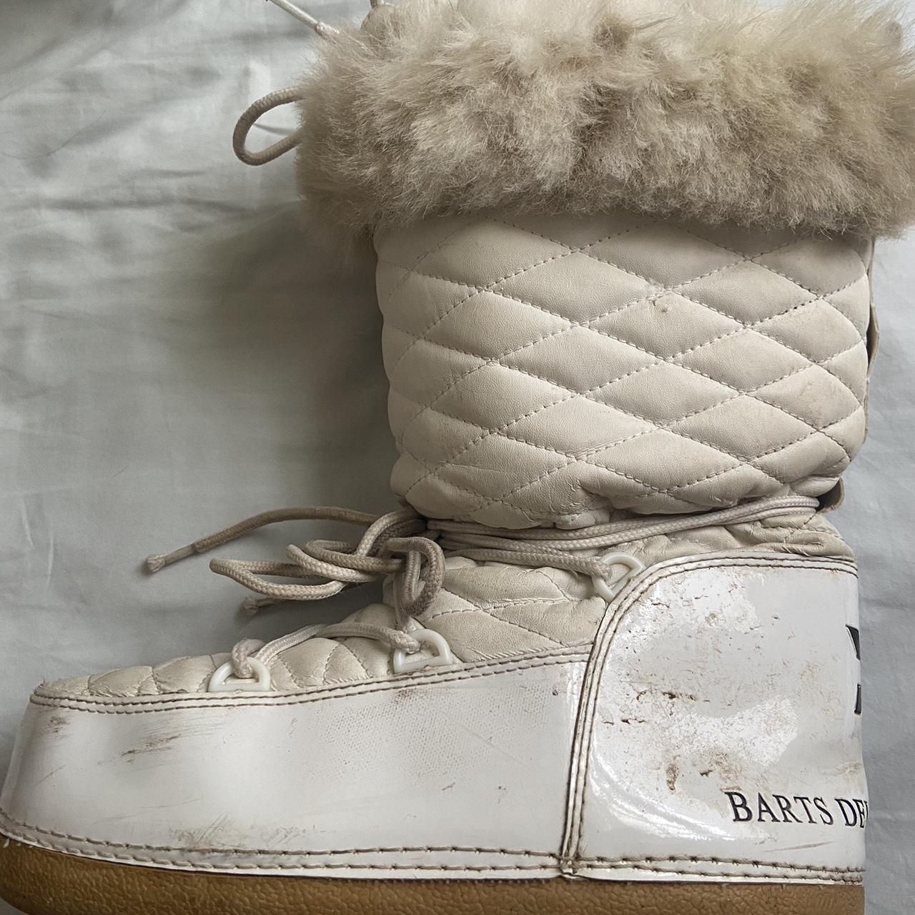 Bart’s deluxe snow boots🤍 Size 5 Absolutely love jus… - Depop