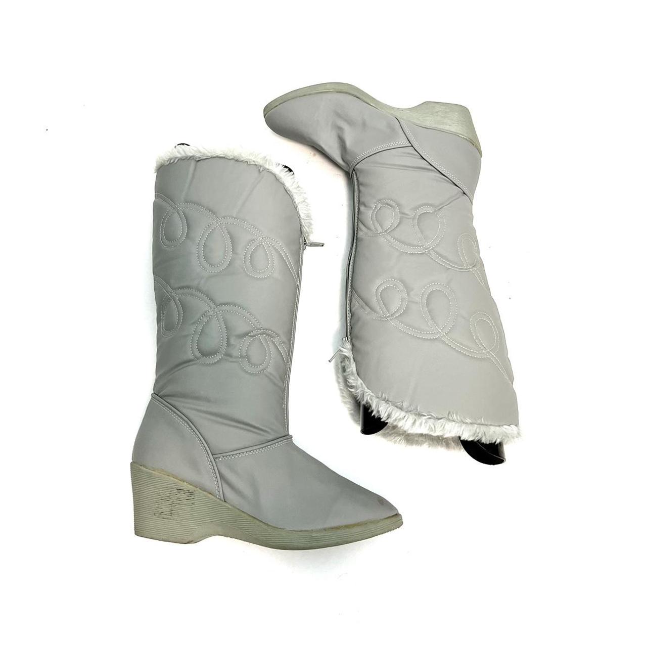 Women's Grey Boots Depop