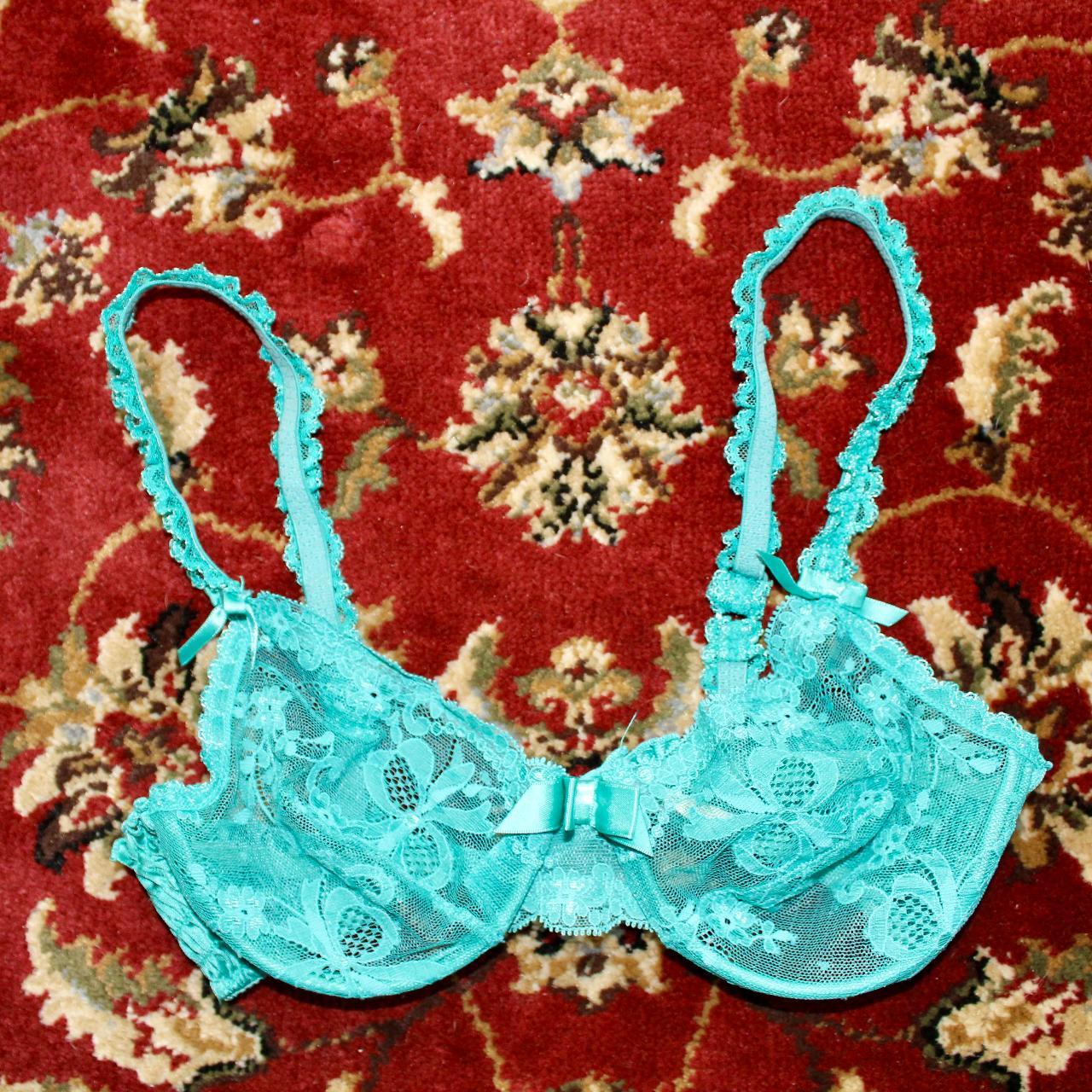 blue lace Victoria's Secret set 34b, s/m - Depop