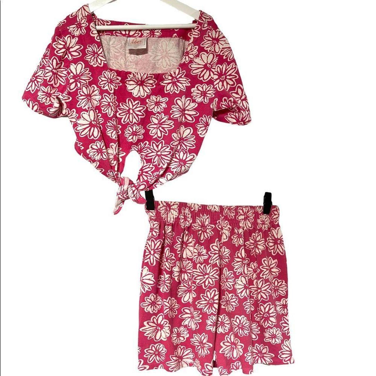 Super cute authentic vintage EBER floral short set.... Depop