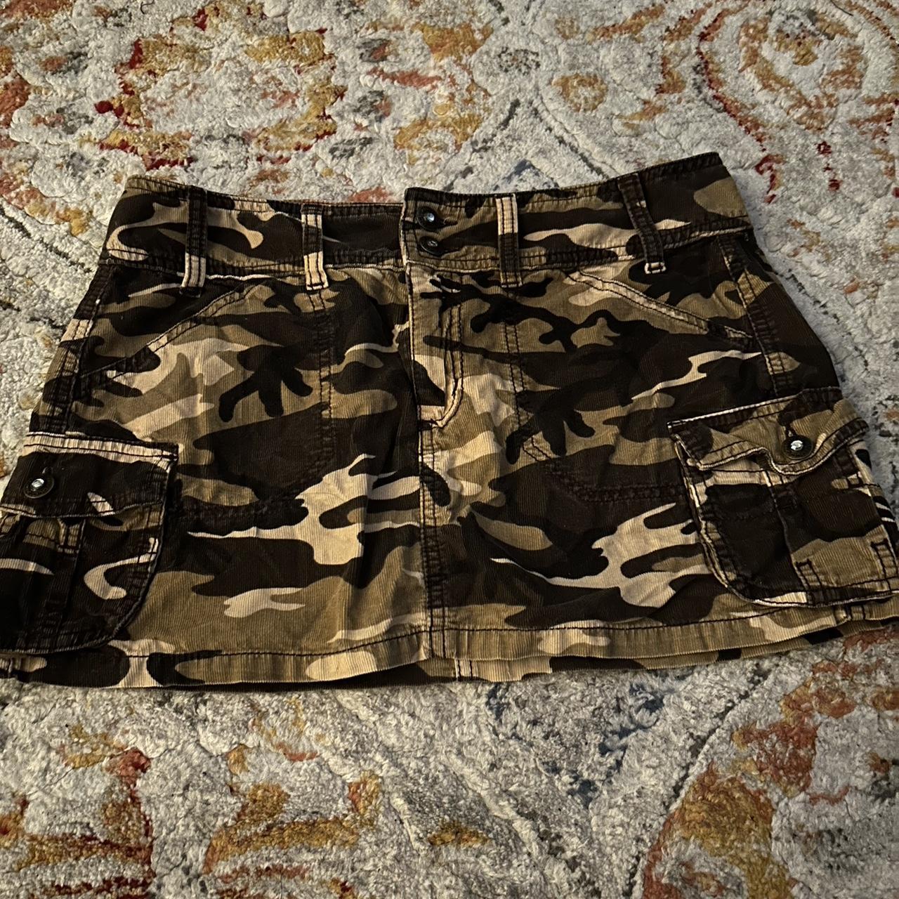 Camo mini low rise skirt. Super cute it’s just a bit... - Depop