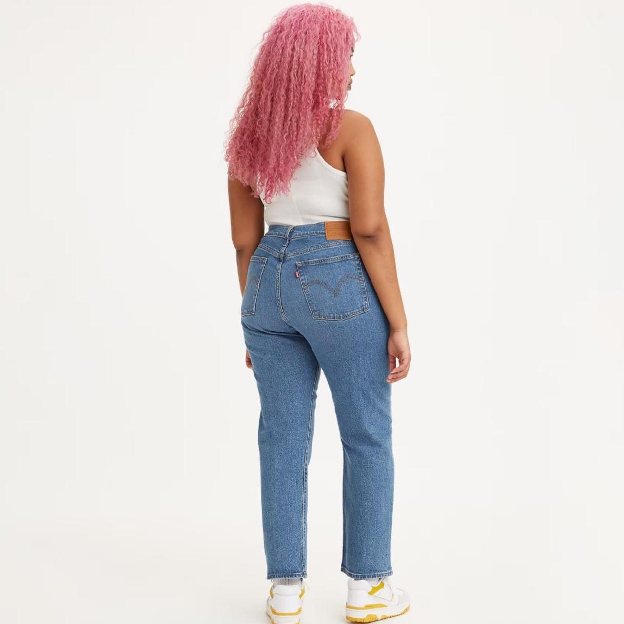 LIKE NEW Levi s Wedgie Fit Jeans Size 32. VERY new. Depop