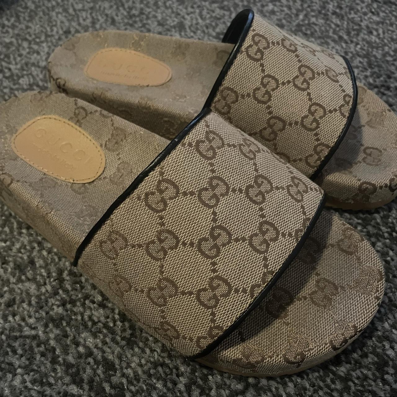Gucci sliders worn a couple of times like new - Depop