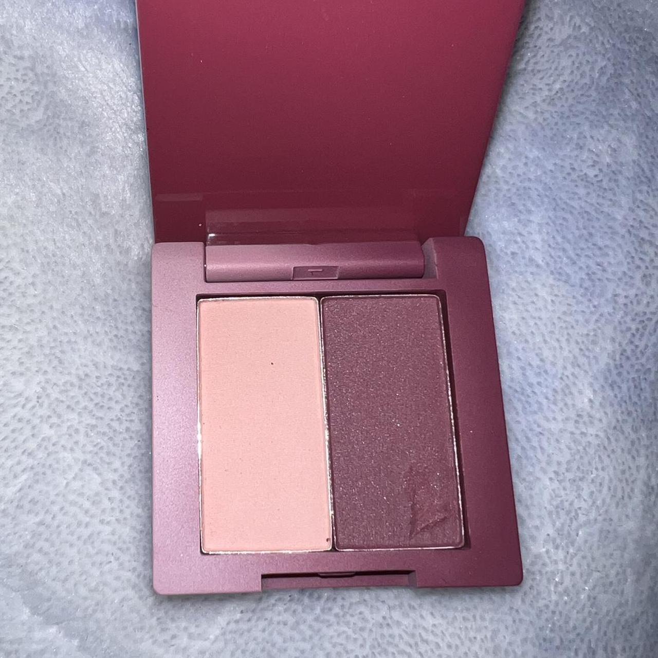 Farah mini eyeshadow duo. Right side is chipped Depop