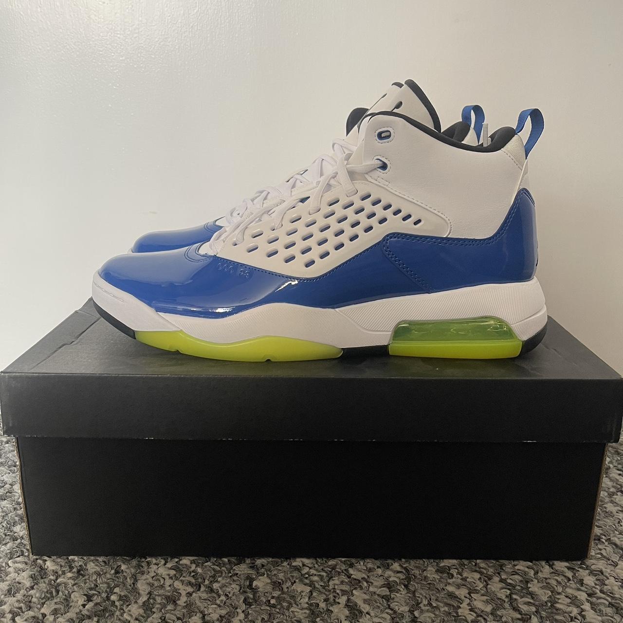jordan maxin 200 white and blue