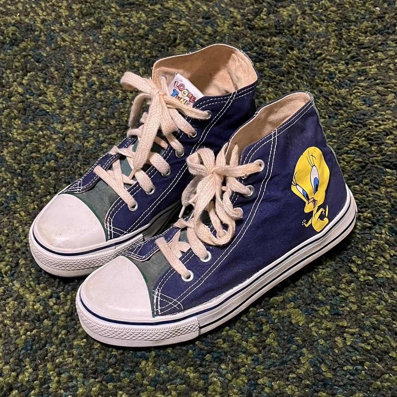 Shops converse tweety