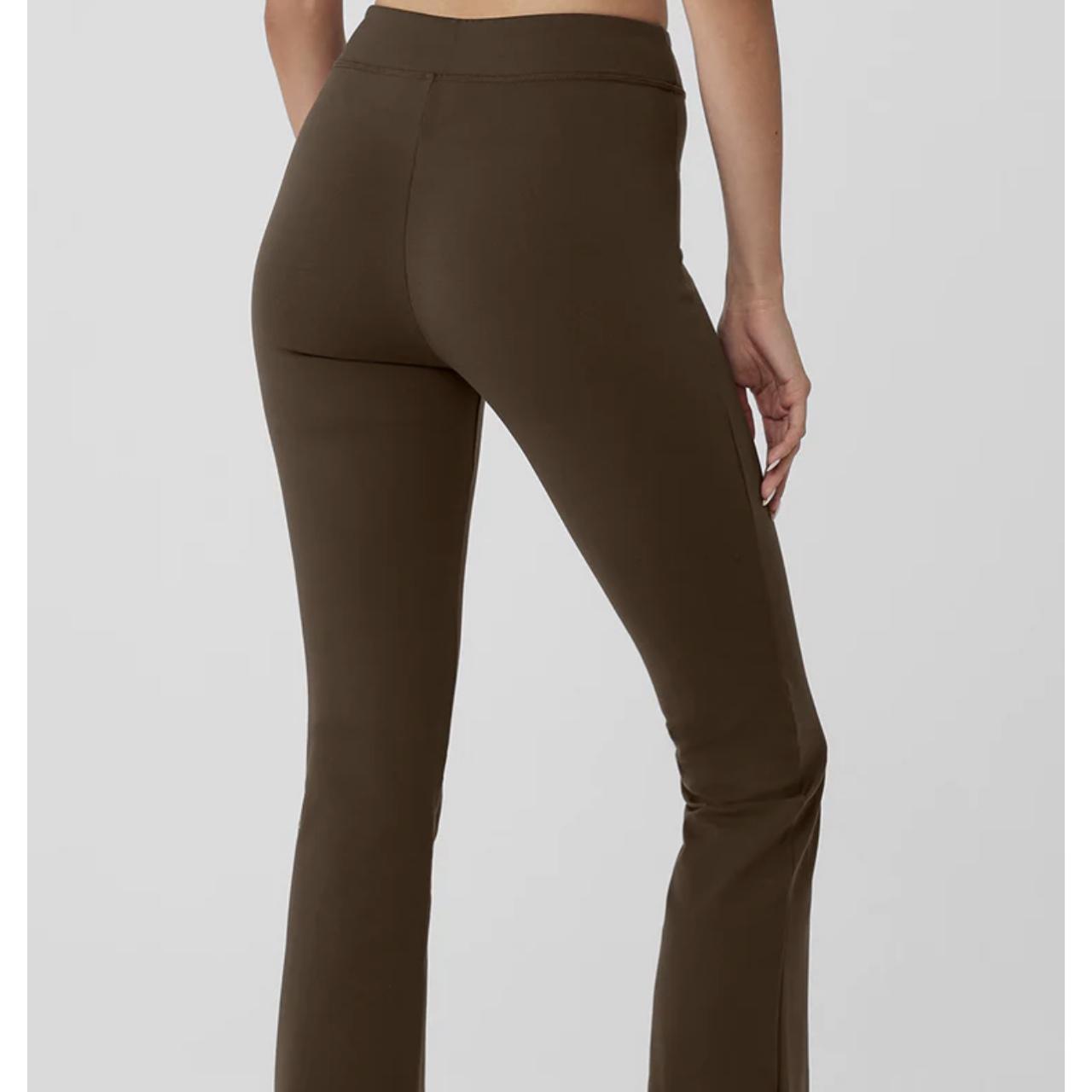 BNWT Alo high waist flare leggings Color: espresso - Depop