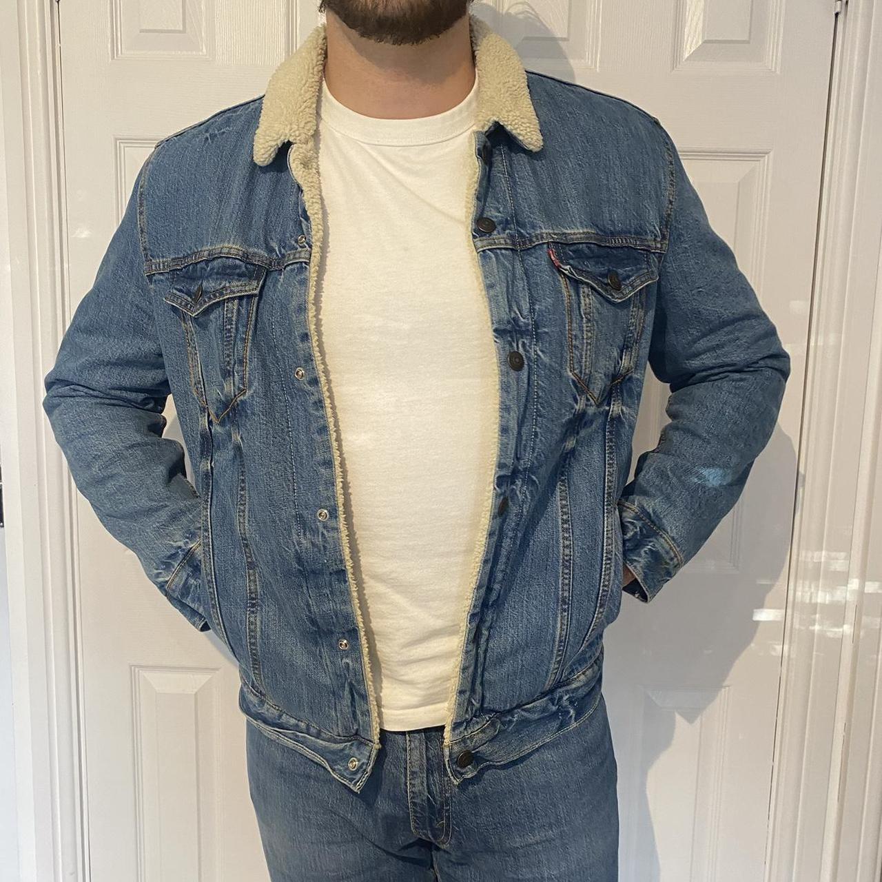 LEVIS SHERPA LINED MENS DENIM TRUCKER JACKET FREE... Depop