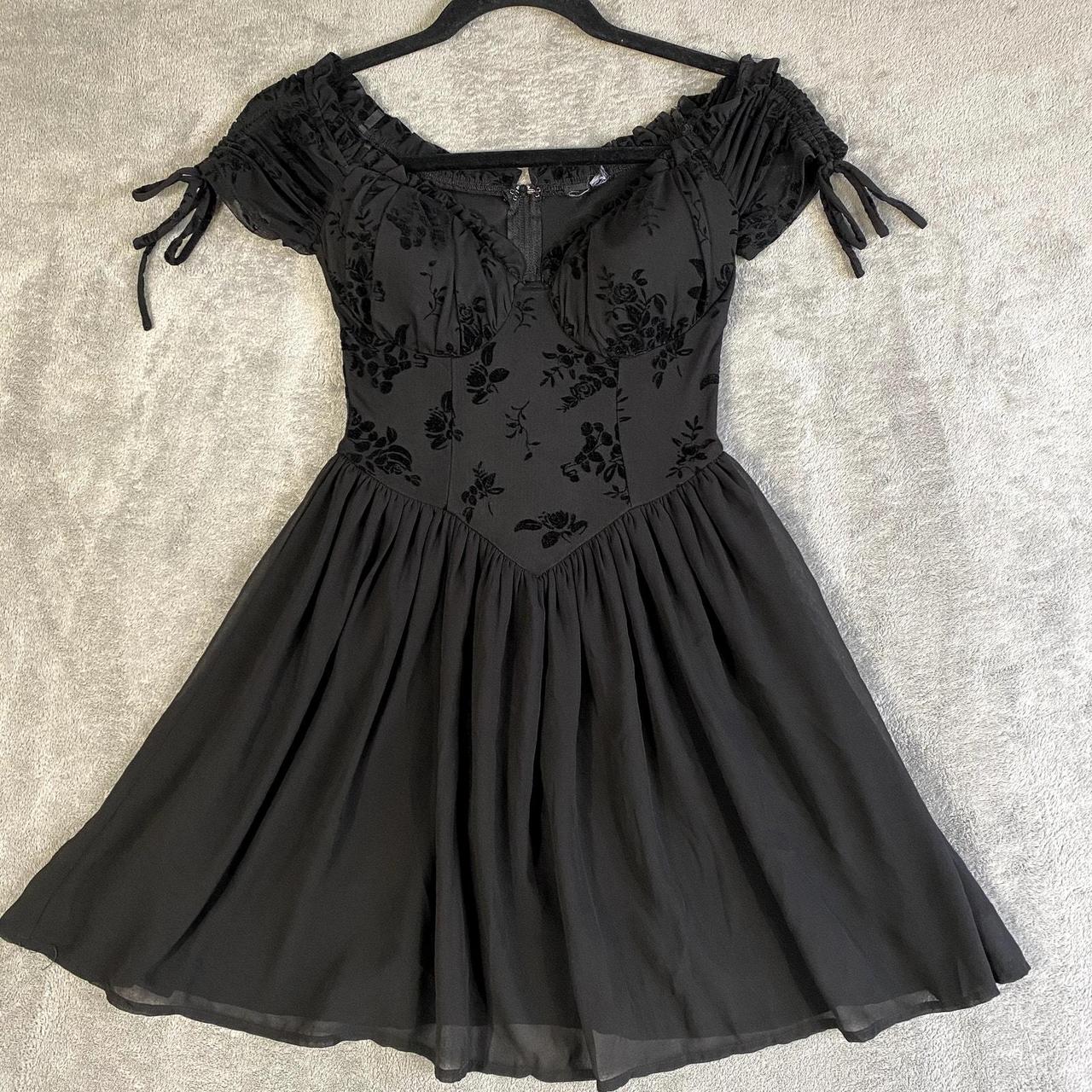 item listed by bloom_and_stitch