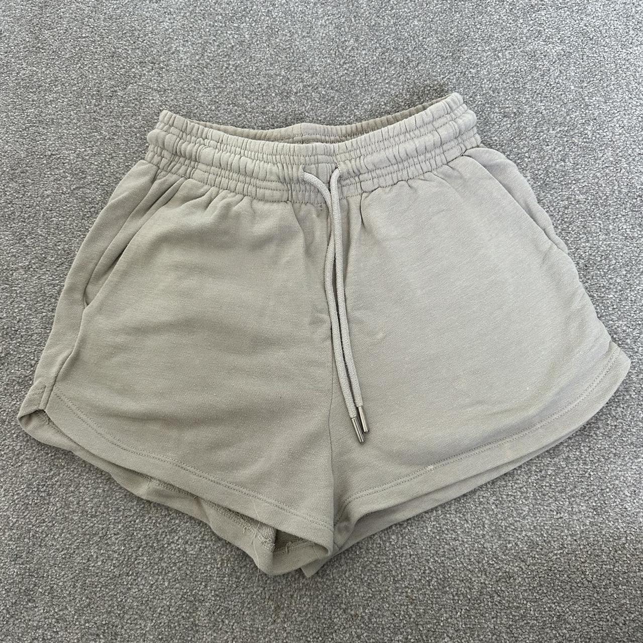 H&M Women's Cream Shorts | Depop