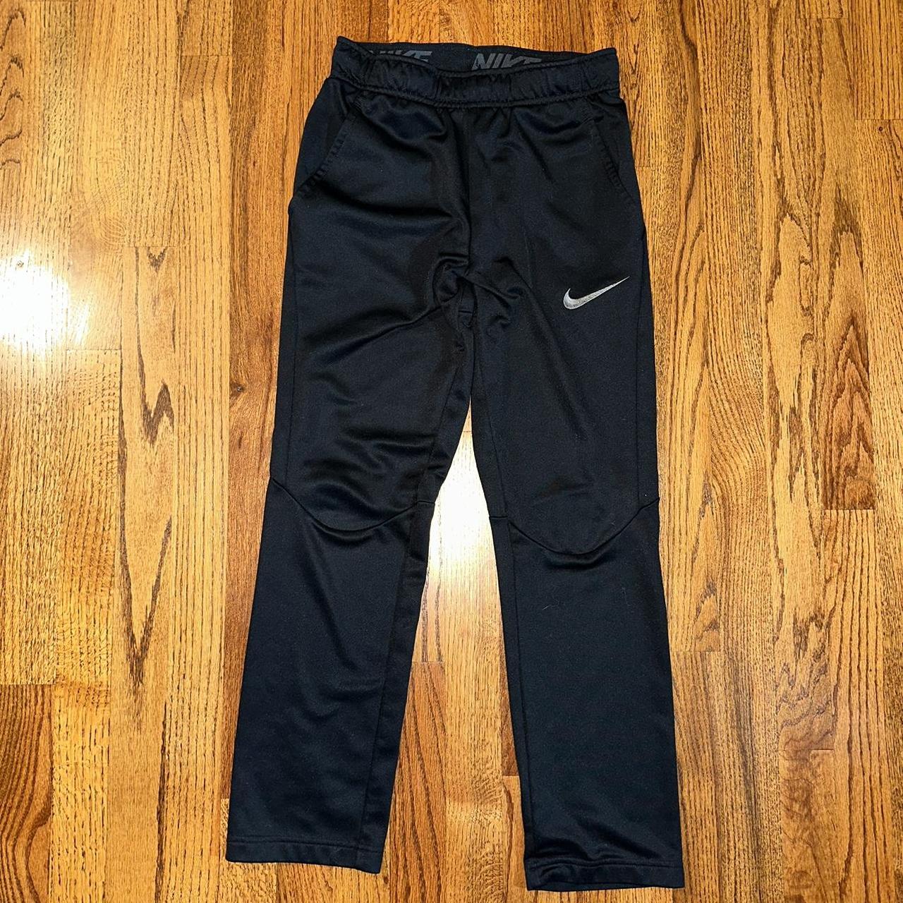 Nike Women's Black Trousers | Depop