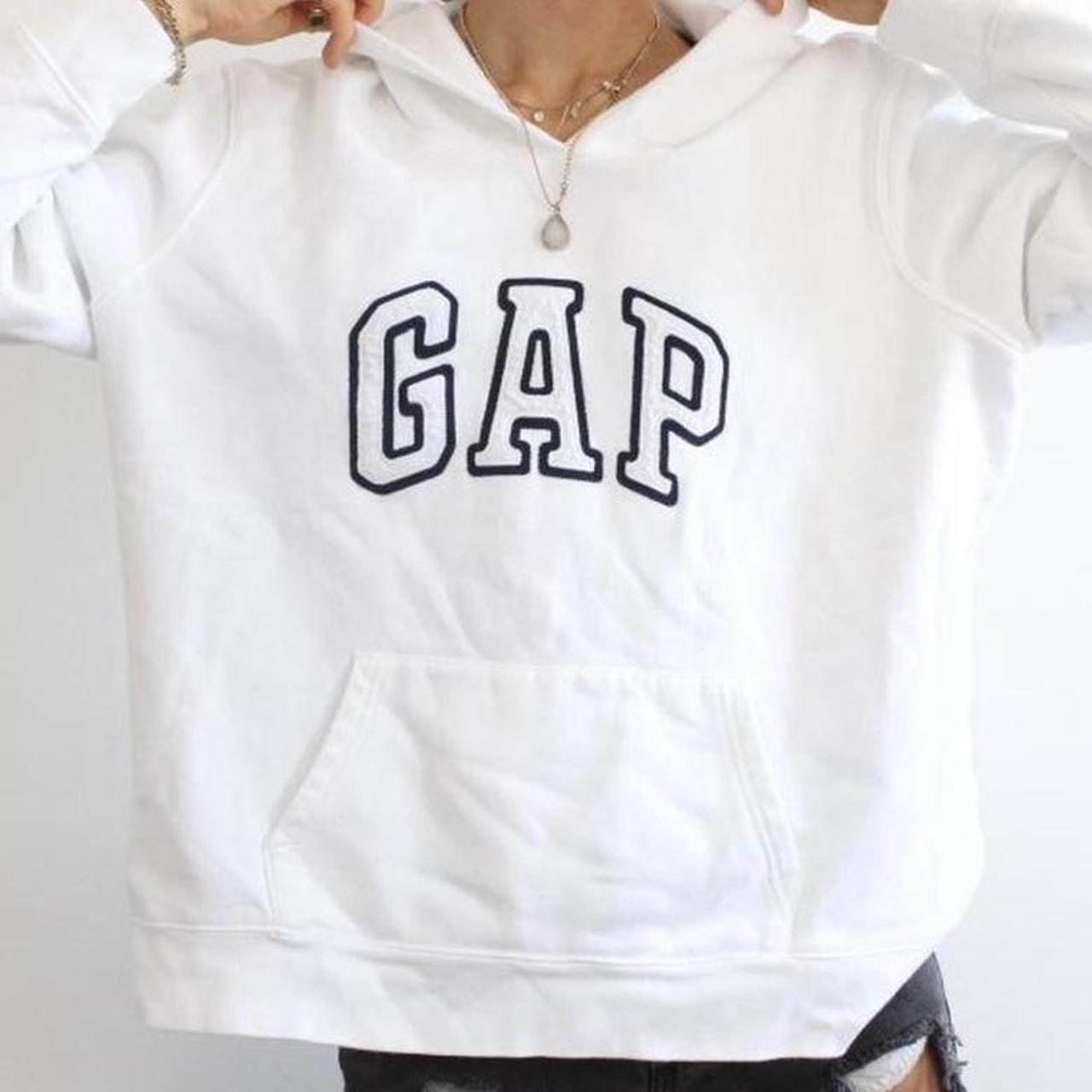 Gap Women's Sweatshirt Depop