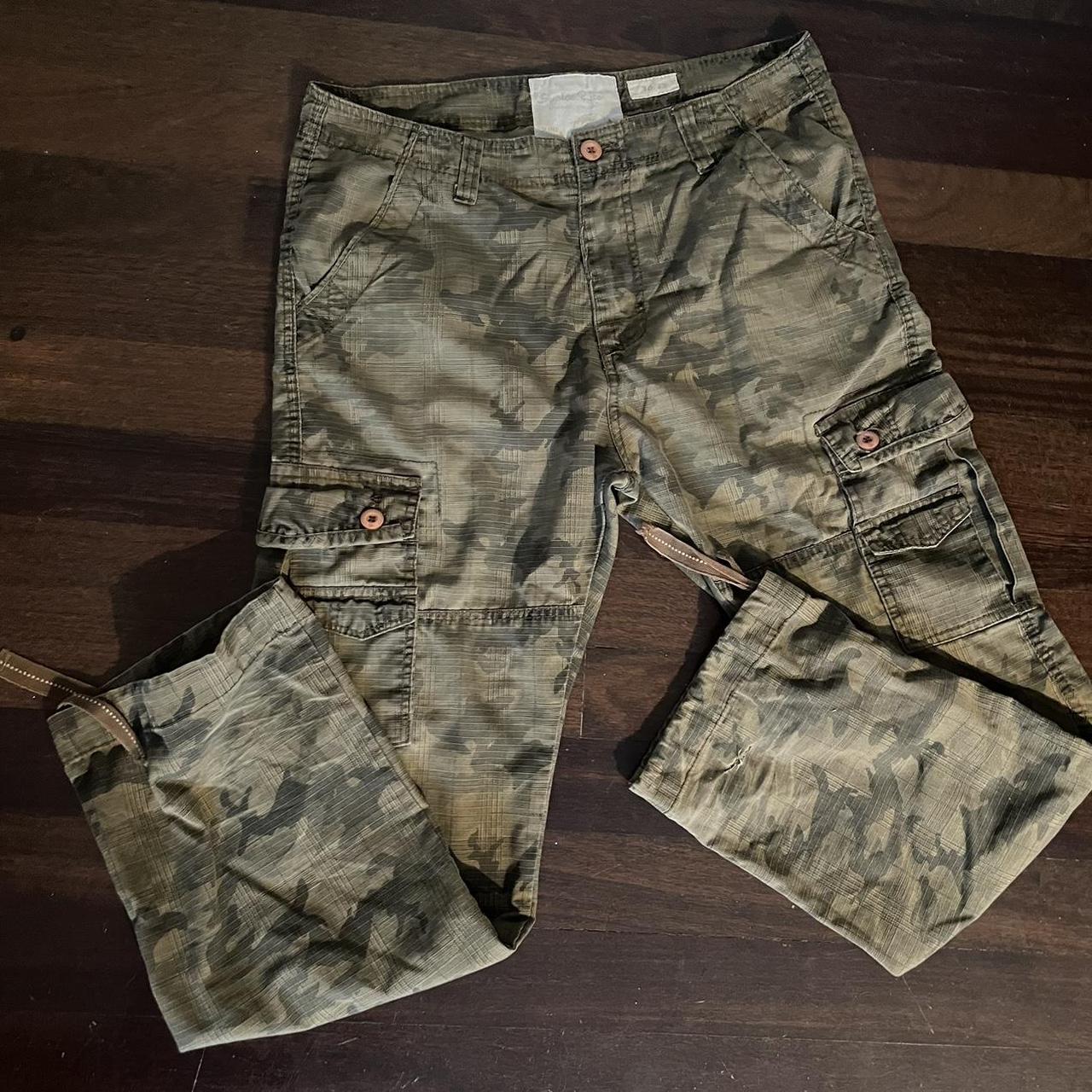 “Smoke Rice” camo cargo pants in great condition... - Depop