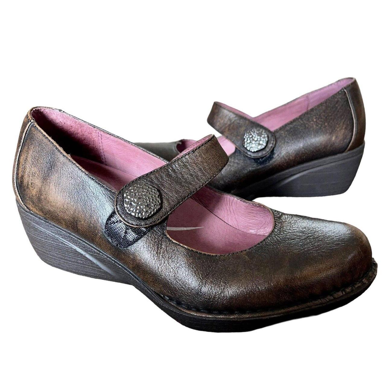 Brand: Dansko Size: 37 Heel: 2