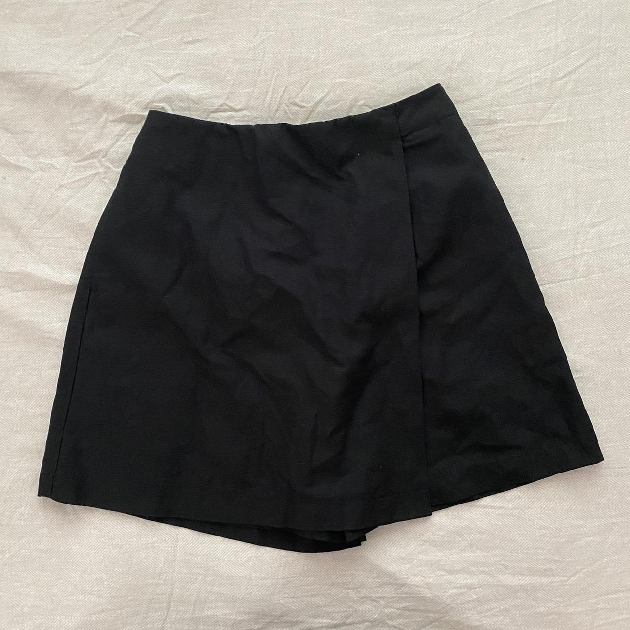 uniqlo skort bnwt stretchy waistband, zipper and... - Depop