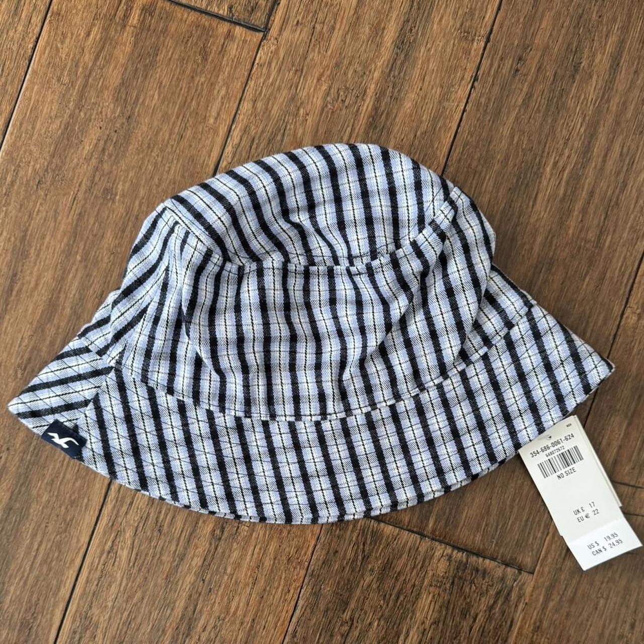 such a cute y2k bucket hat!!! never worn, brand