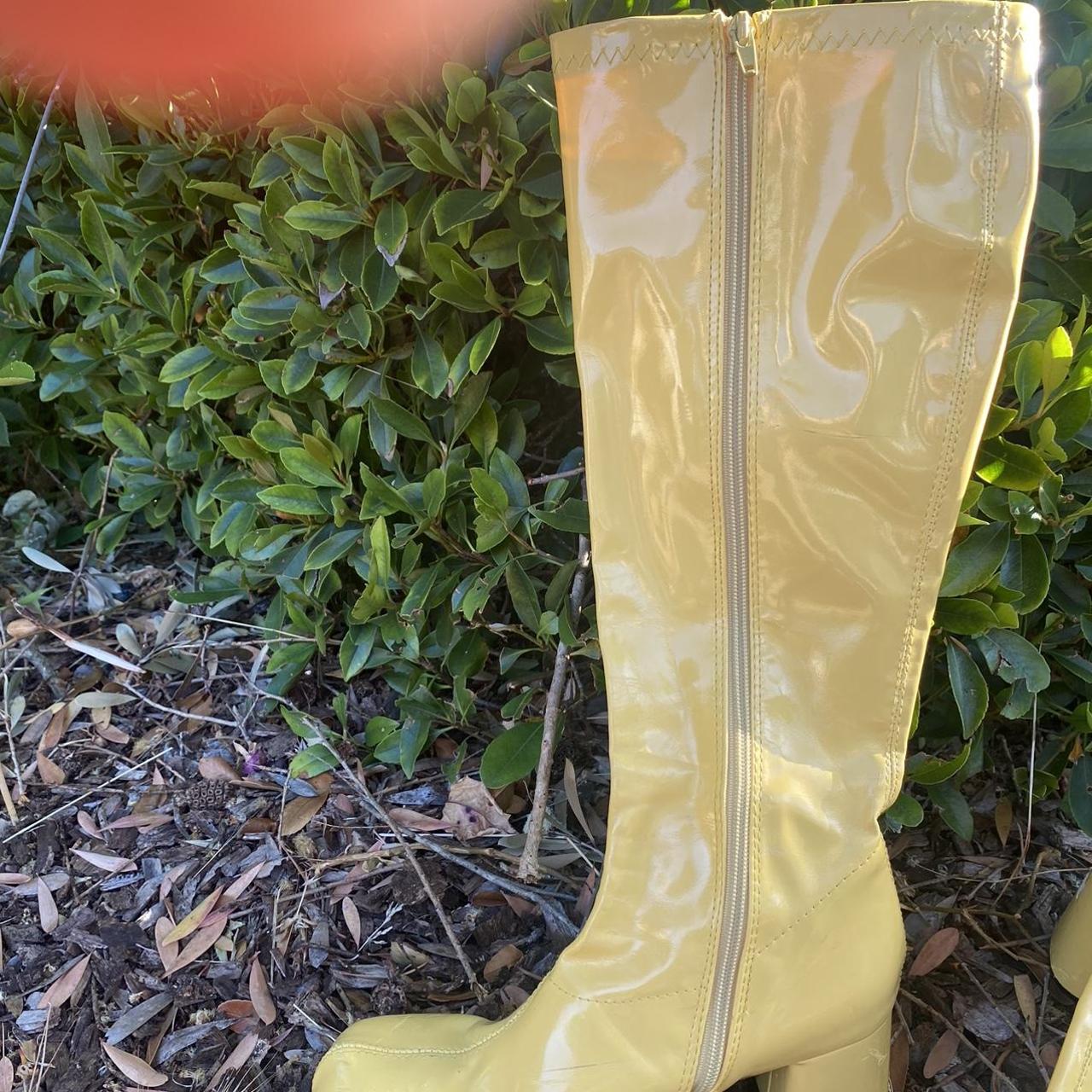 yellow bottes