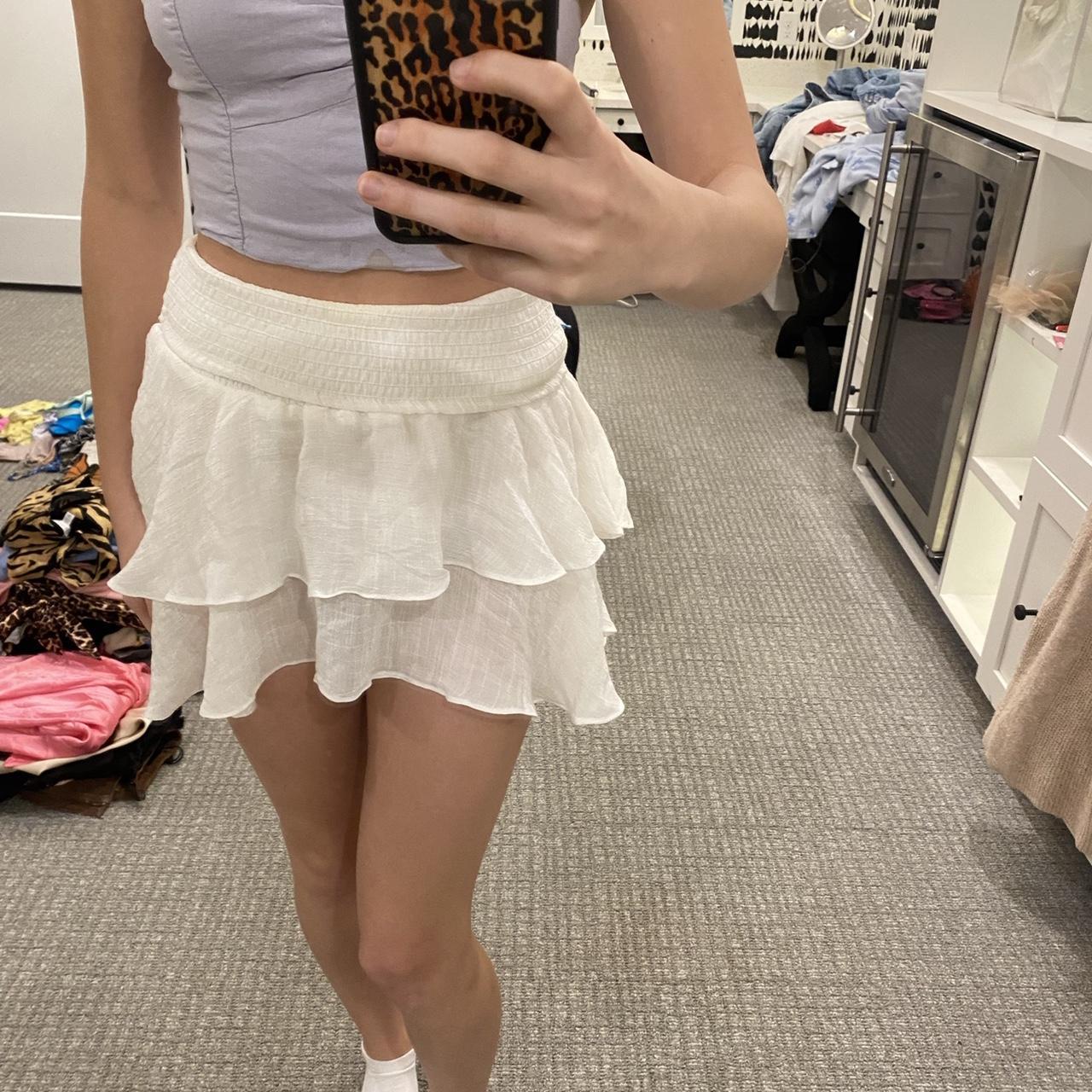 Cute white flowy retailers skirt