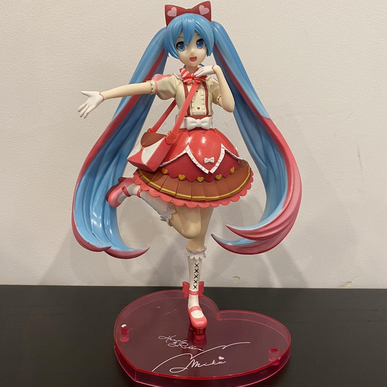 Hatsune Miku Heart & Ribbon Figure ANY QUESTIONS OR... - Depop
