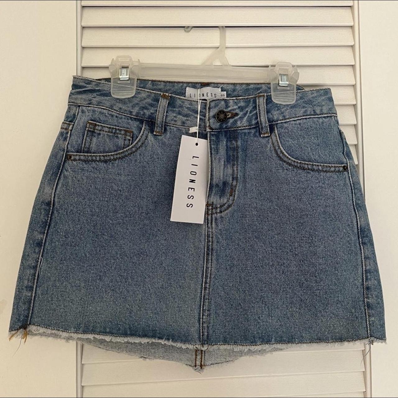 Nwt Lioness Denim Mini Skirt Size Small Front Depop 0170