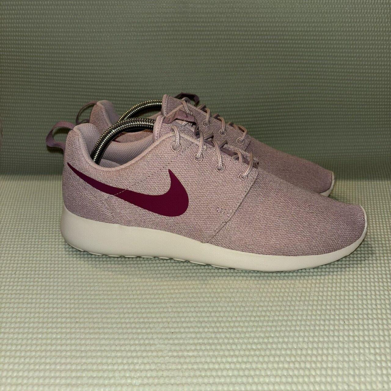 maroon nike roshe one women's