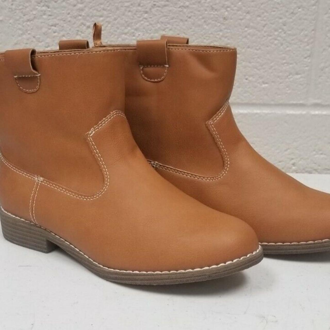 Old Navy Women's Tan Boots Depop