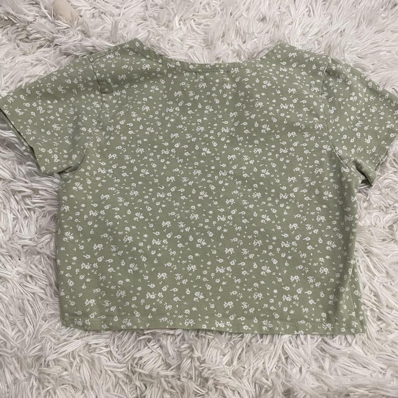 Tillys Women's Green and White Crop-top | Depop