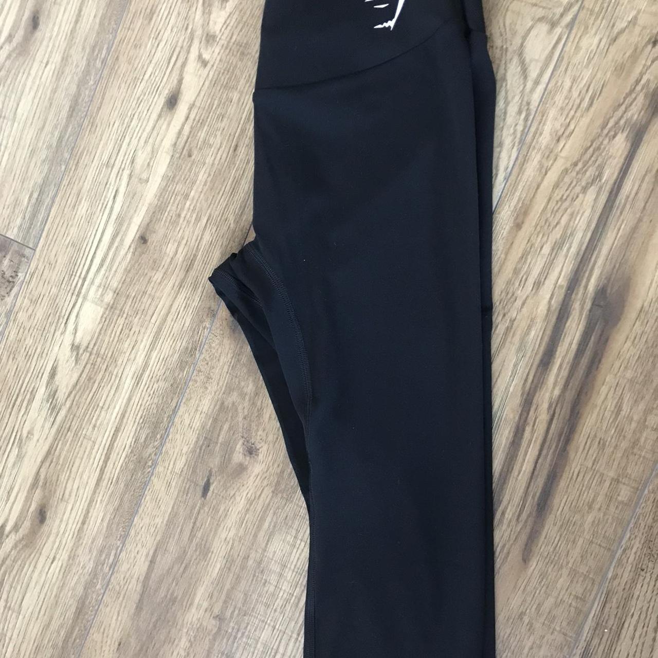 Gymshark black 3/4 length leggings Size S - Depop