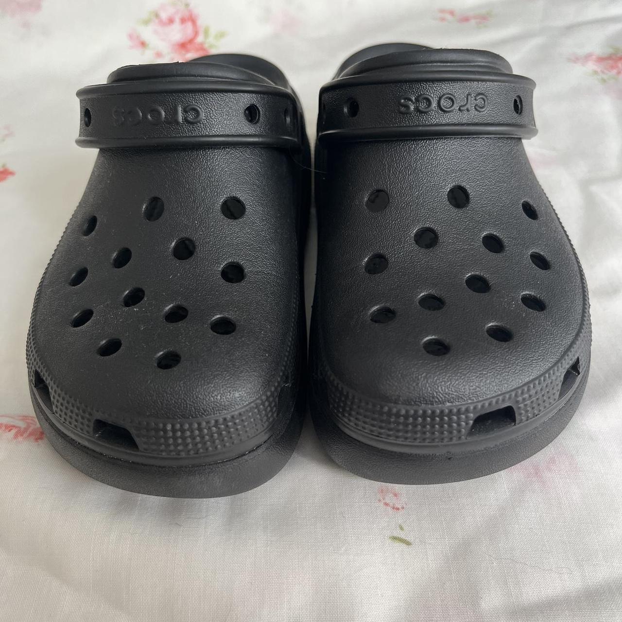 Black crocs size sale 3