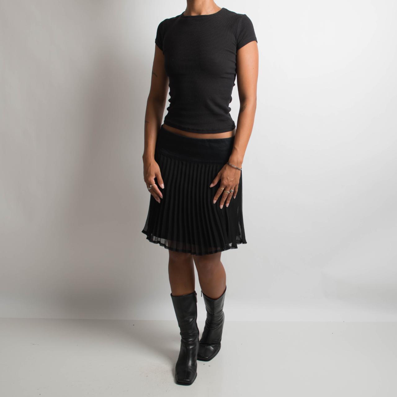 Black pleated hotsell skirt with zip