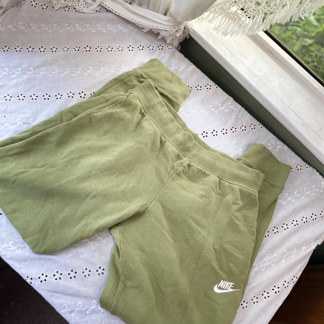 mens nike green joggers
