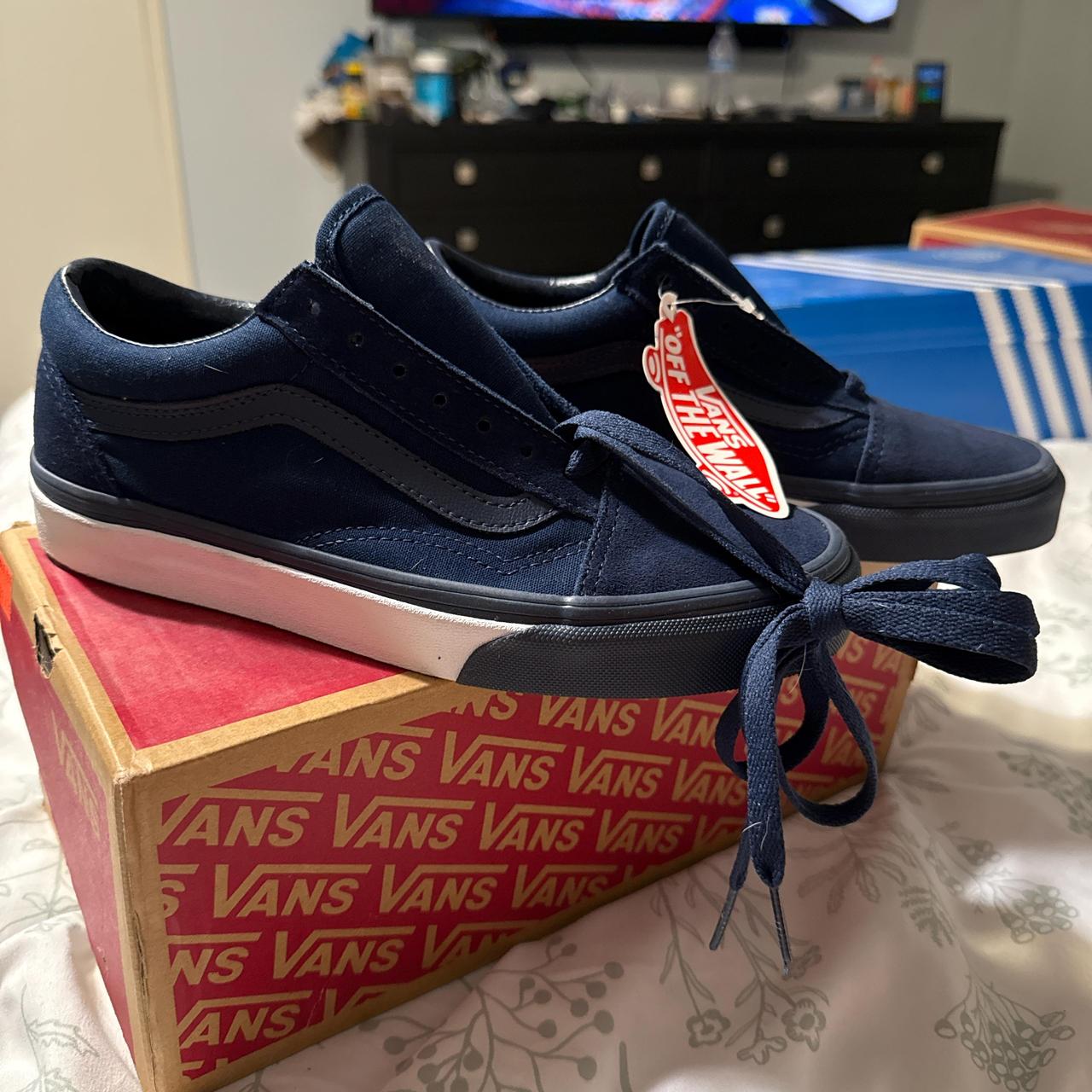 item listed by janet_1011