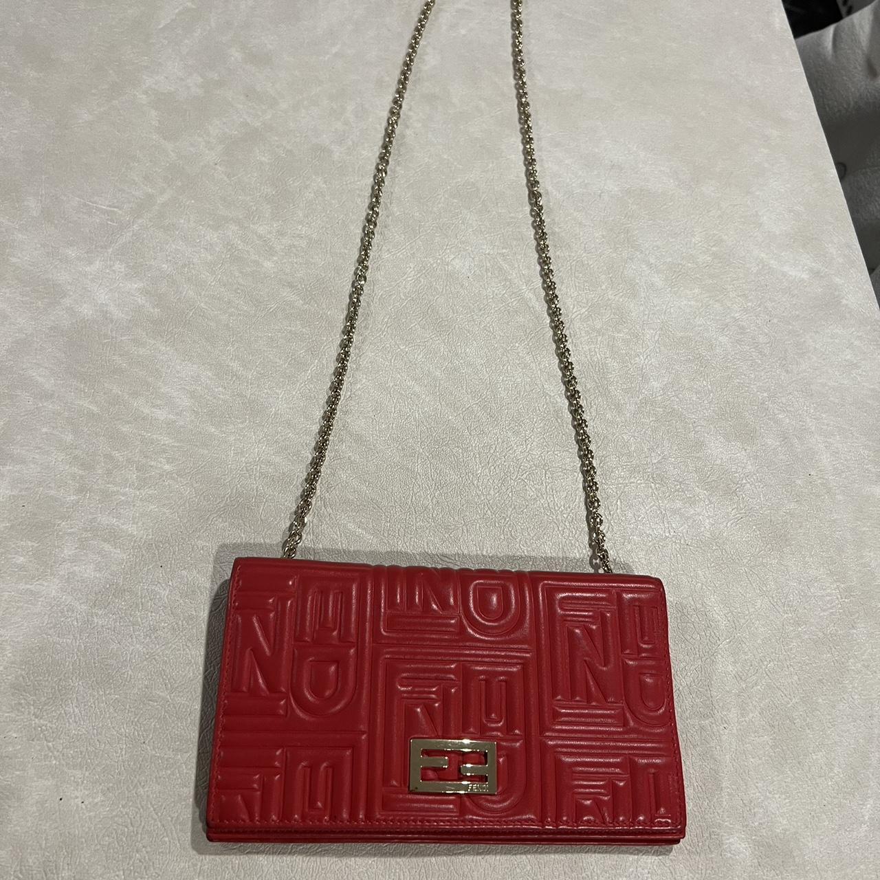 Fendi wallet hotsell on chain red