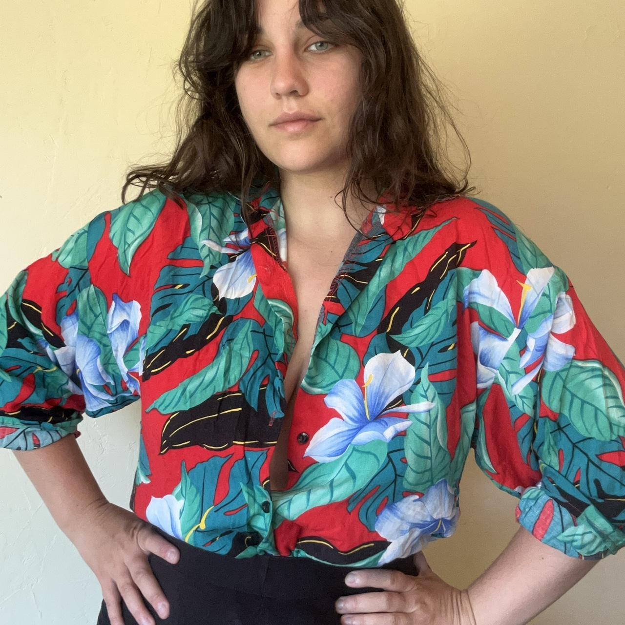 Vintage 80’s red Hawaiian shirt from Sitting Pretty🌺...