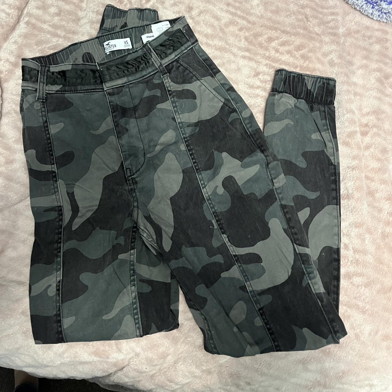 Hollister camo cargo pants size XS, send offers... Depop