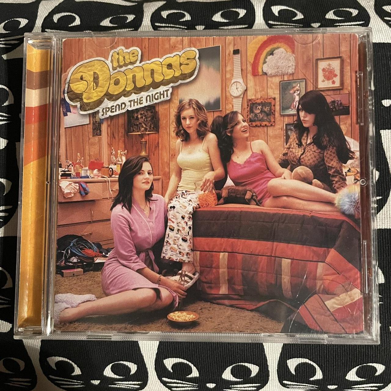 THE DONNAS SPEND THE NIGHT VINTAGE 2000’S PUNK POP...