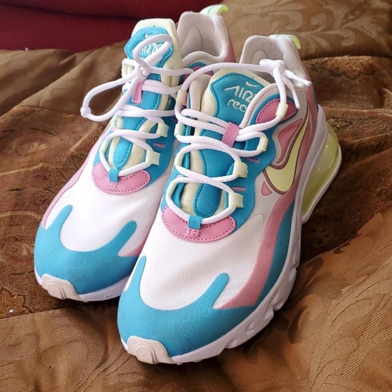 270 react outlet blue and pink