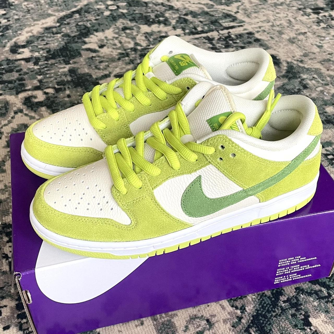 Nike SB Green Apple Dunks 🍏🍏🍏🍏 UK 7 🍏 BNIB 📦... - Depop