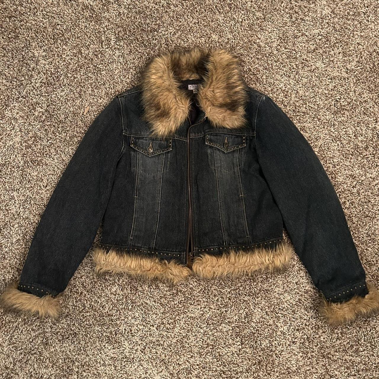Y2k fur-jacket - Depop