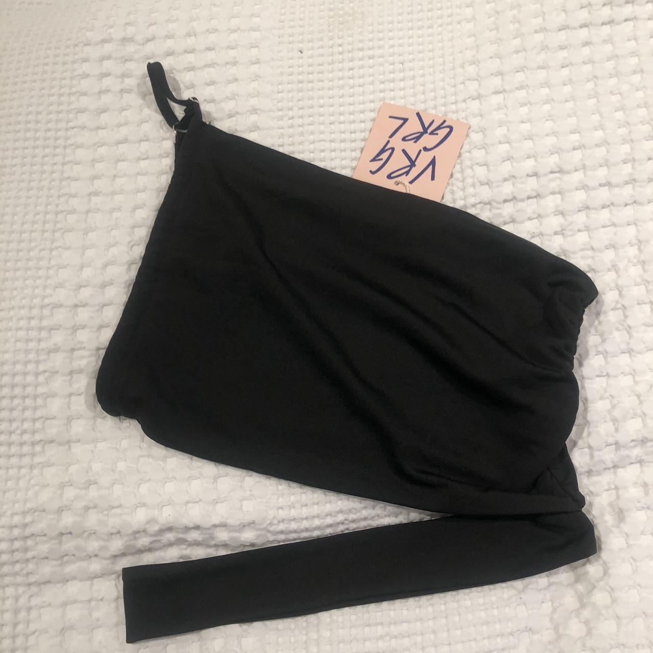 Verge girl black one shoulder crop 🖤 One side is... - Depop