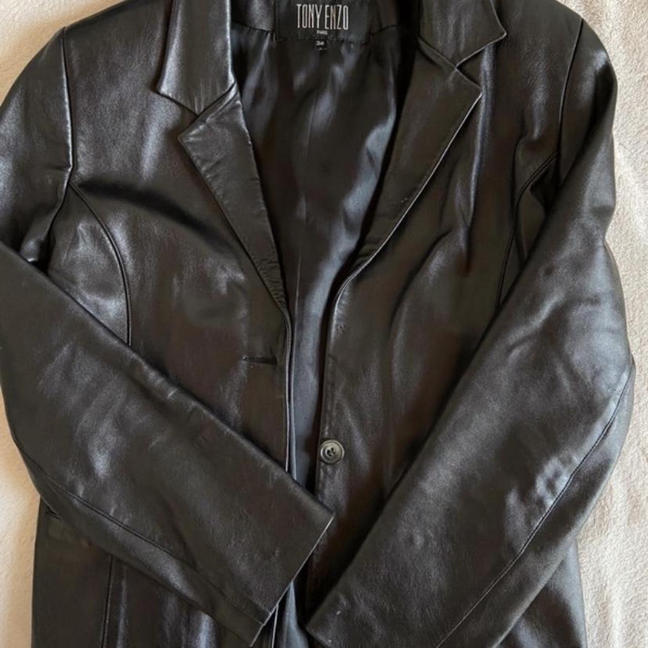 Veste noire en cuir d'agneau. En excellent état,... - Depop