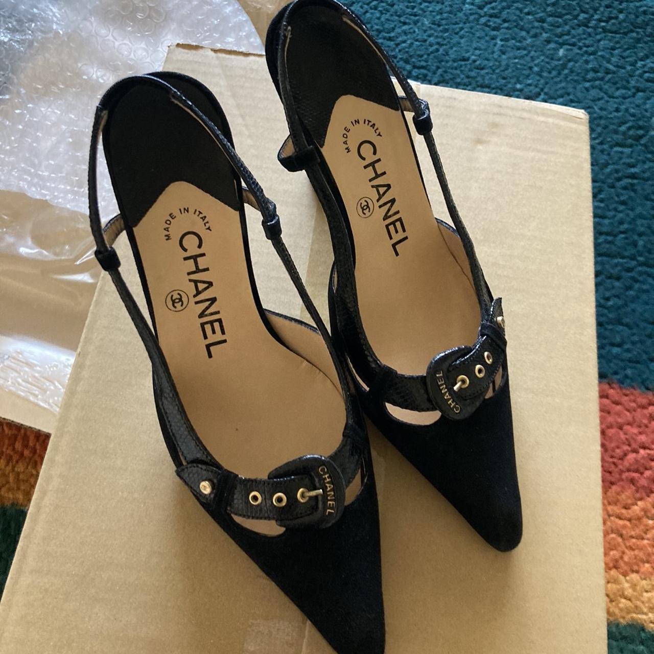 Chanel Women's Yellow and Black Mules | Depop