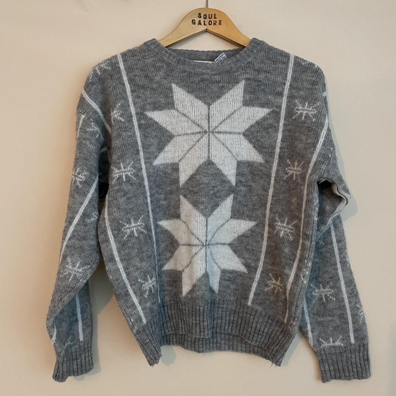 Women's Grey and White Jumper | Depop