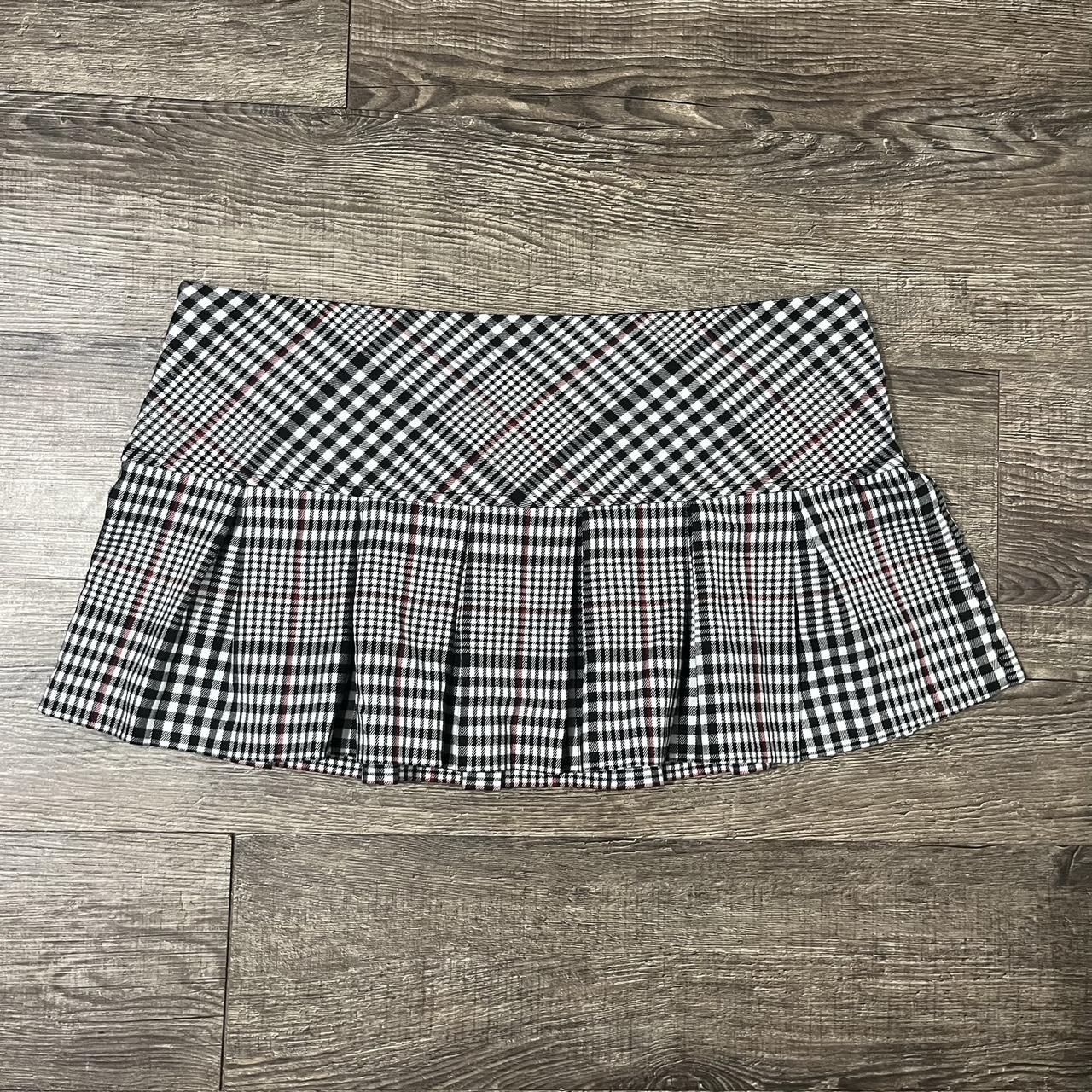plaid mini skirt no size tag but best for a size... - Depop