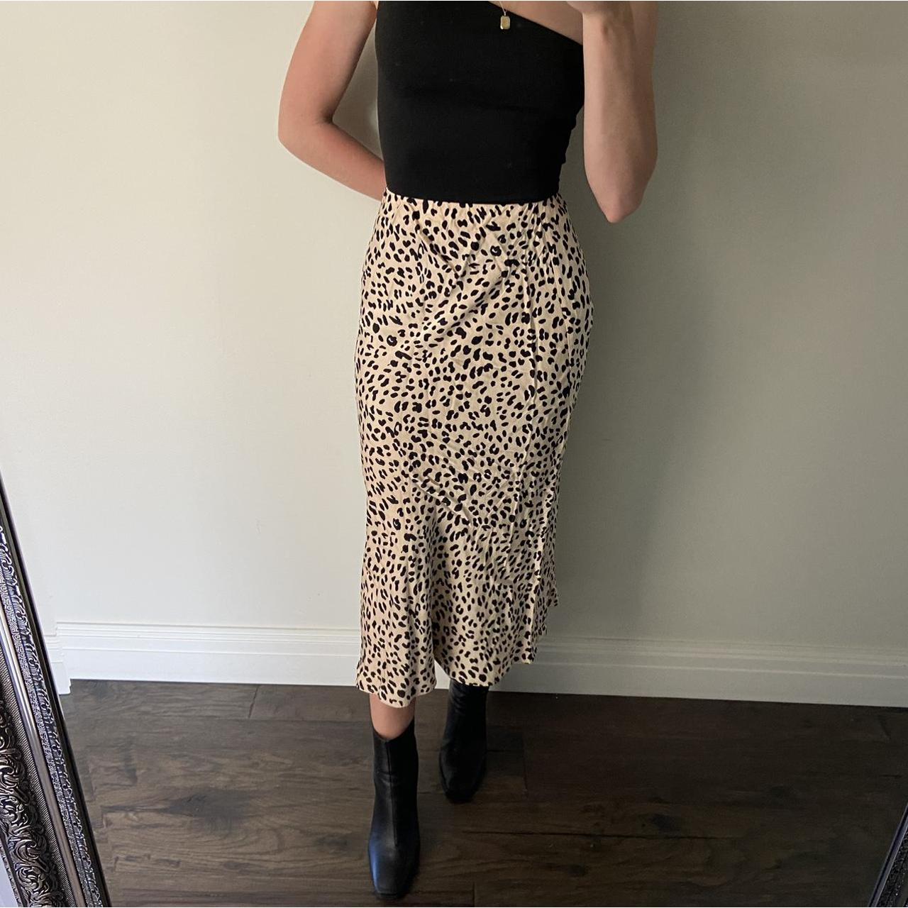 Sportsgirl silk midi skirt. Loved wearing to work... Depop