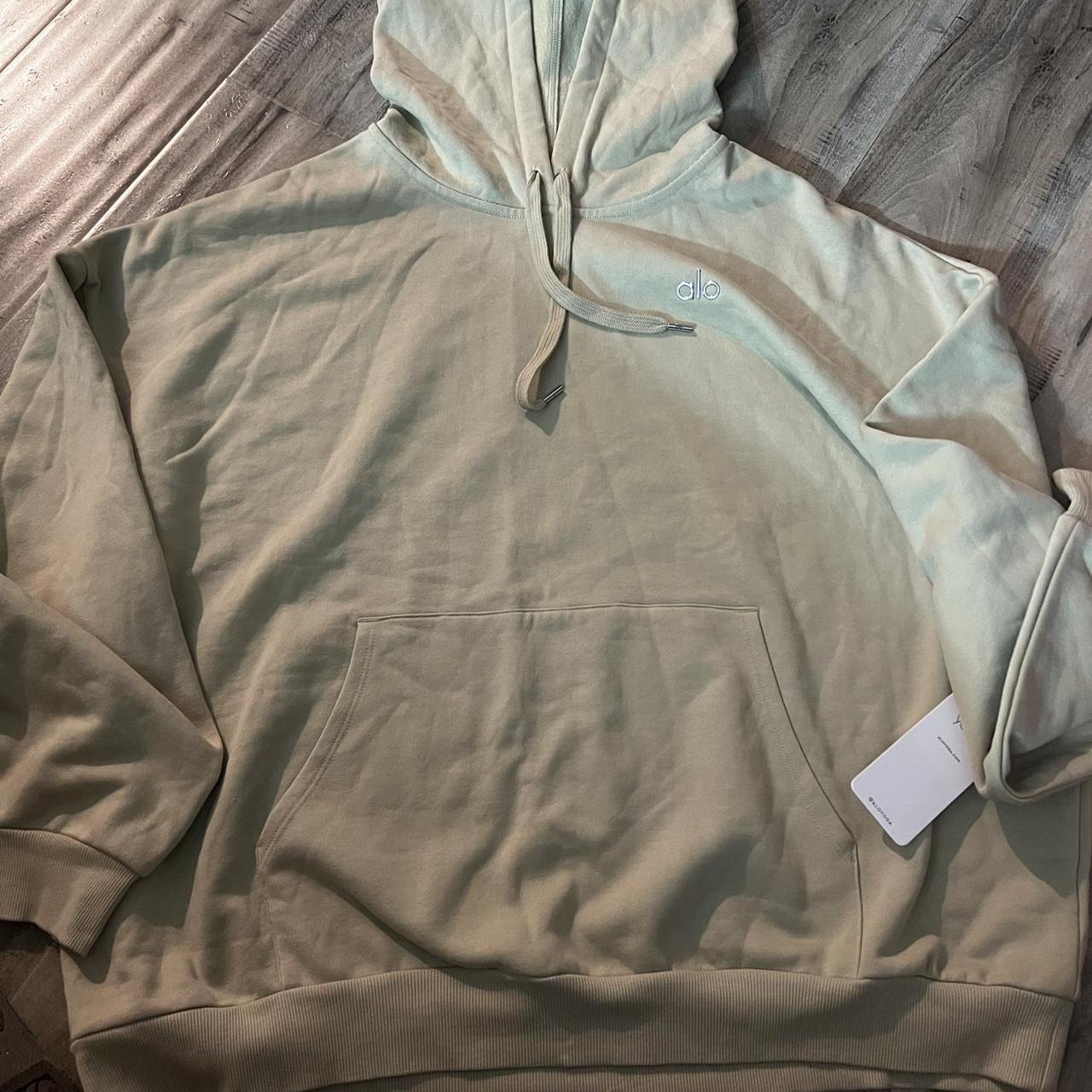 Alo Yoga Limestone Accolade Hoodie Is pilled but - Depop