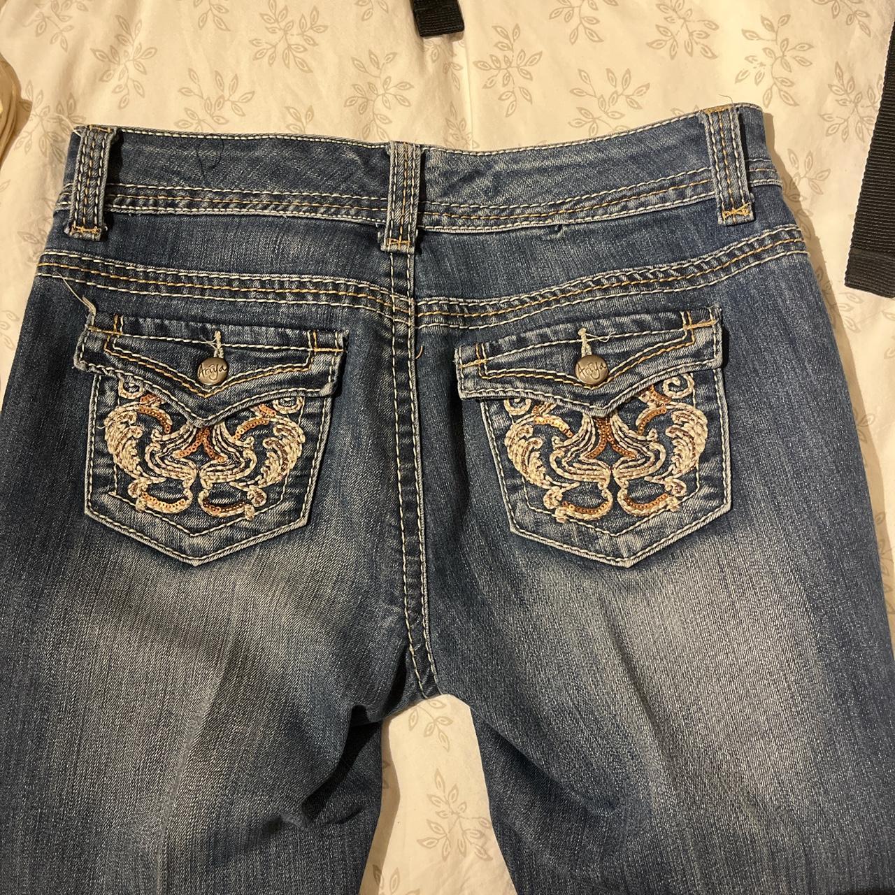 super cute 2000s low rise bootcut jeans :) thrifted... - Depop